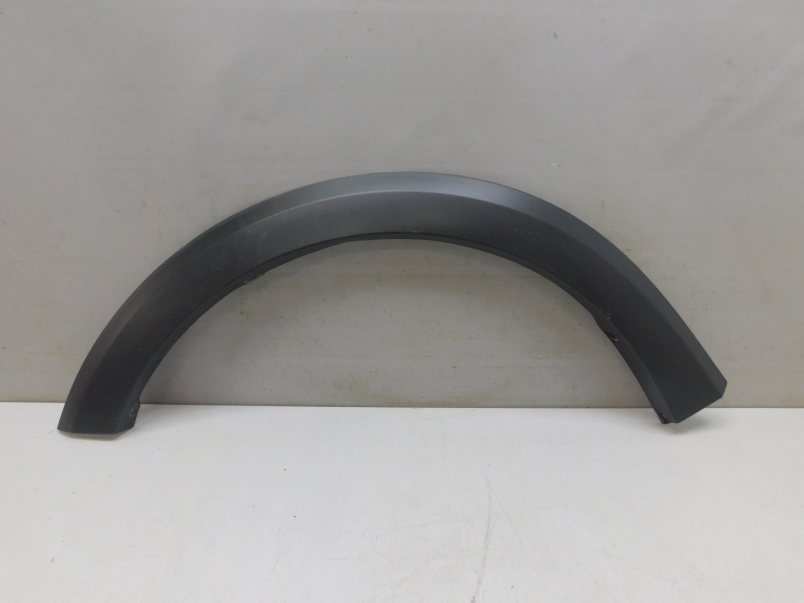 Накладка крыла переднего левого Renault Sandero 2014>