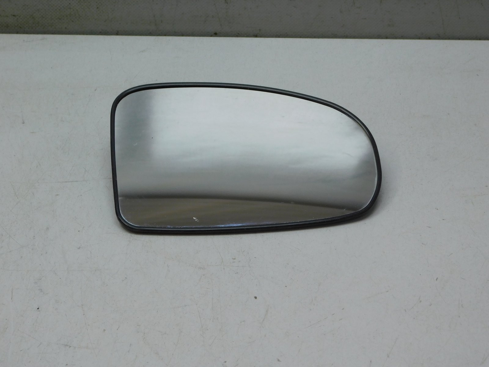 Стекло зеркала правого Toyota Avensis 2009>