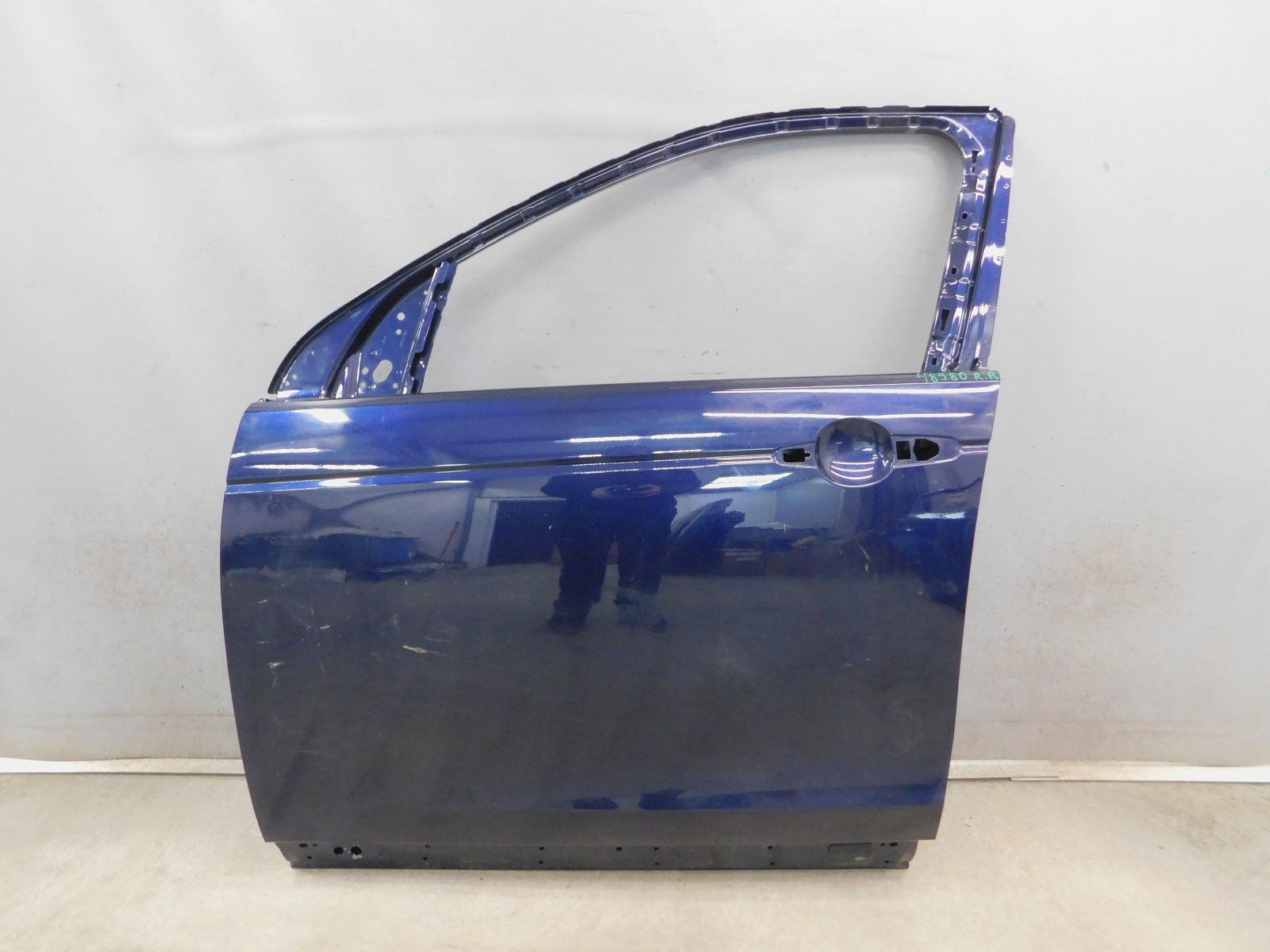 Дверь передняя левая Land Rover Discovery Sport 2014>