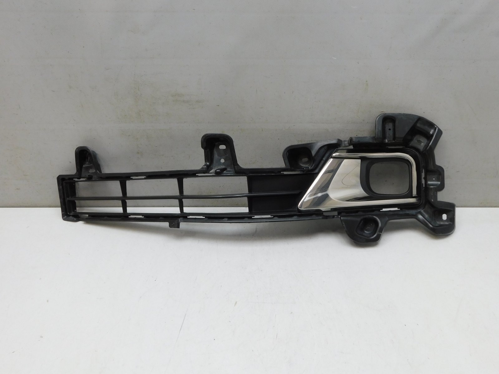 Решетка в бампер левая Toyota Land Cruiser (200) 2008>