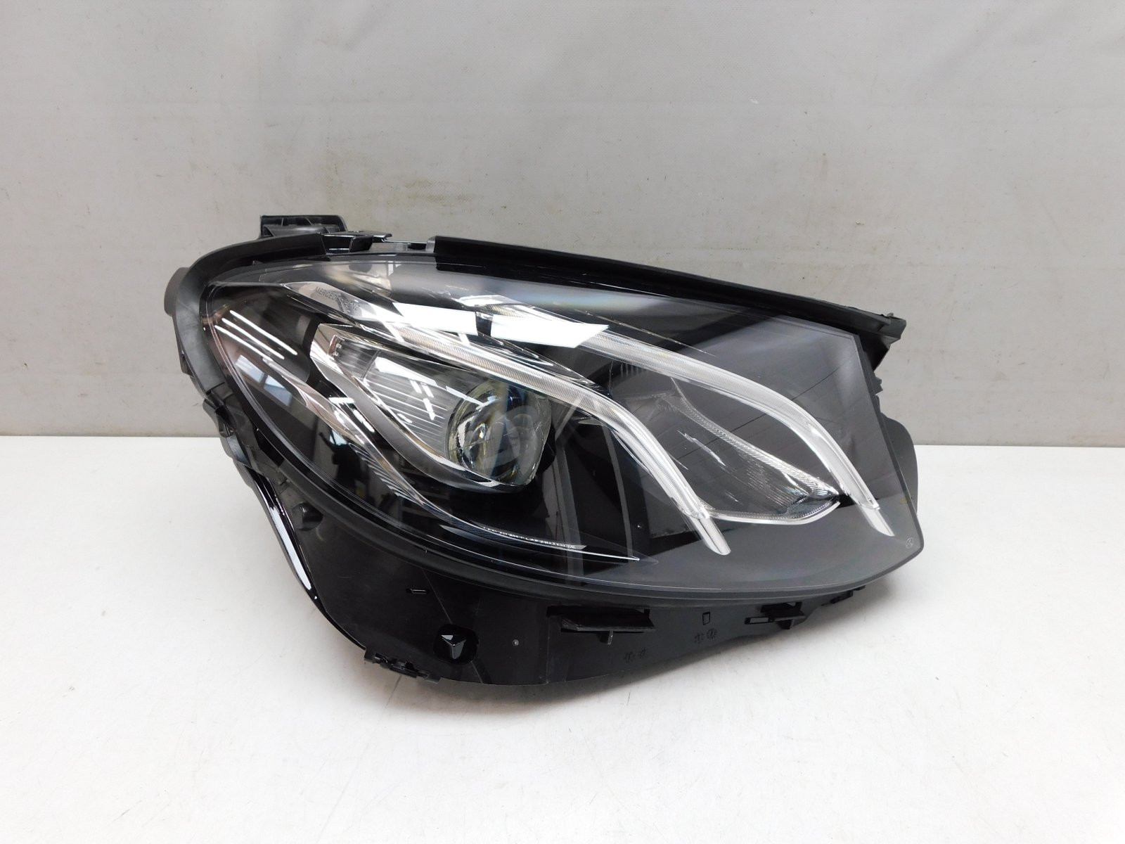 Фара правая Mercedes-Benz E-Klasse W213 2016>