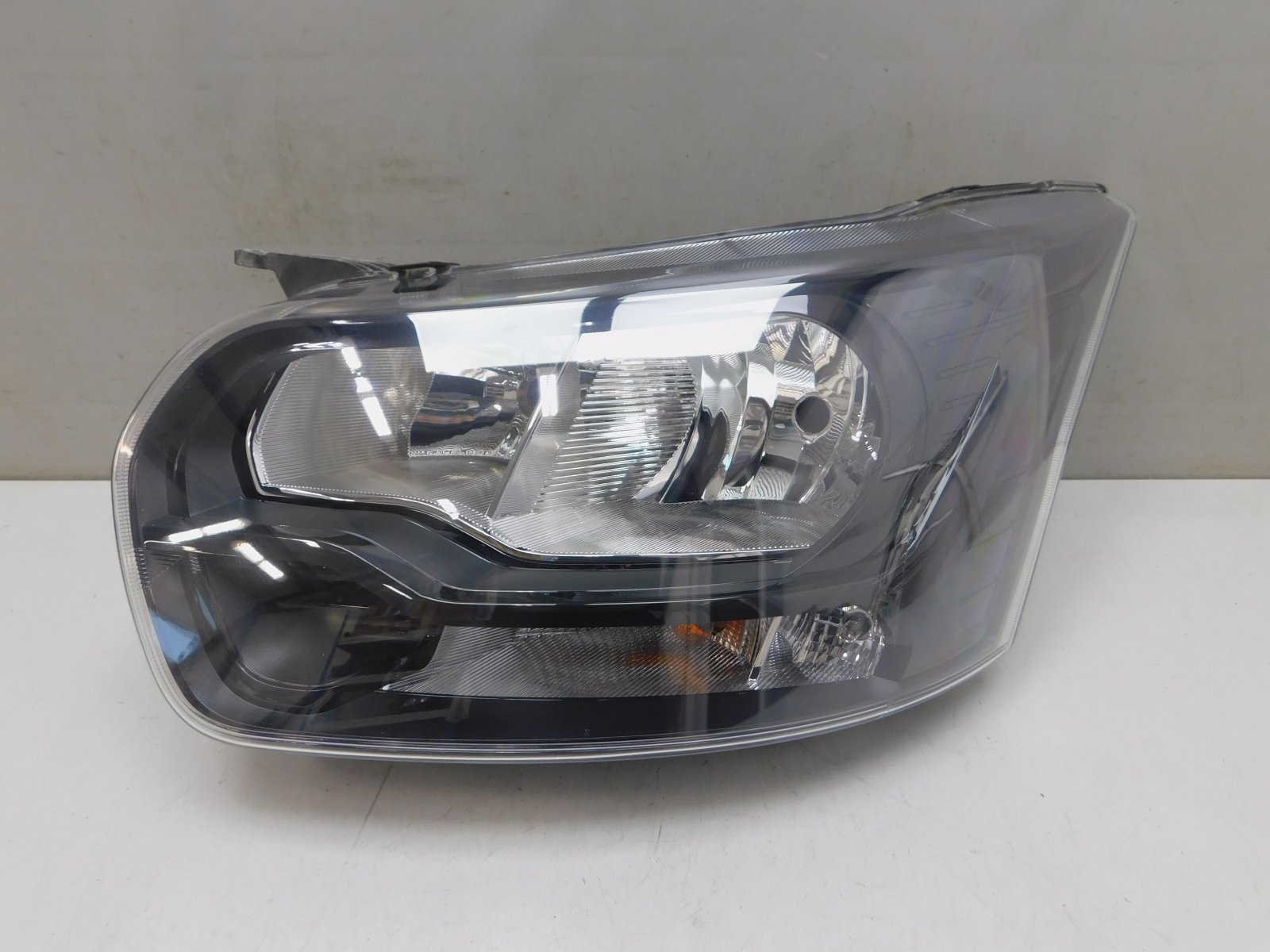 Фара левая Ford Transit 2014>