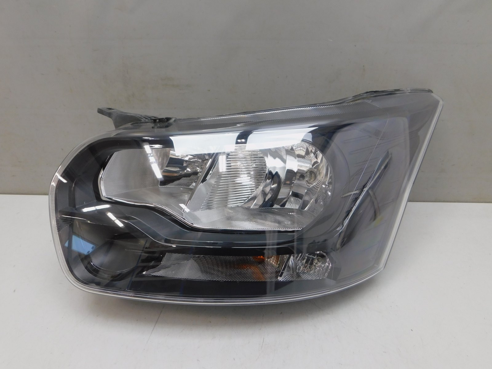 Фара левая Ford Transit 2014>