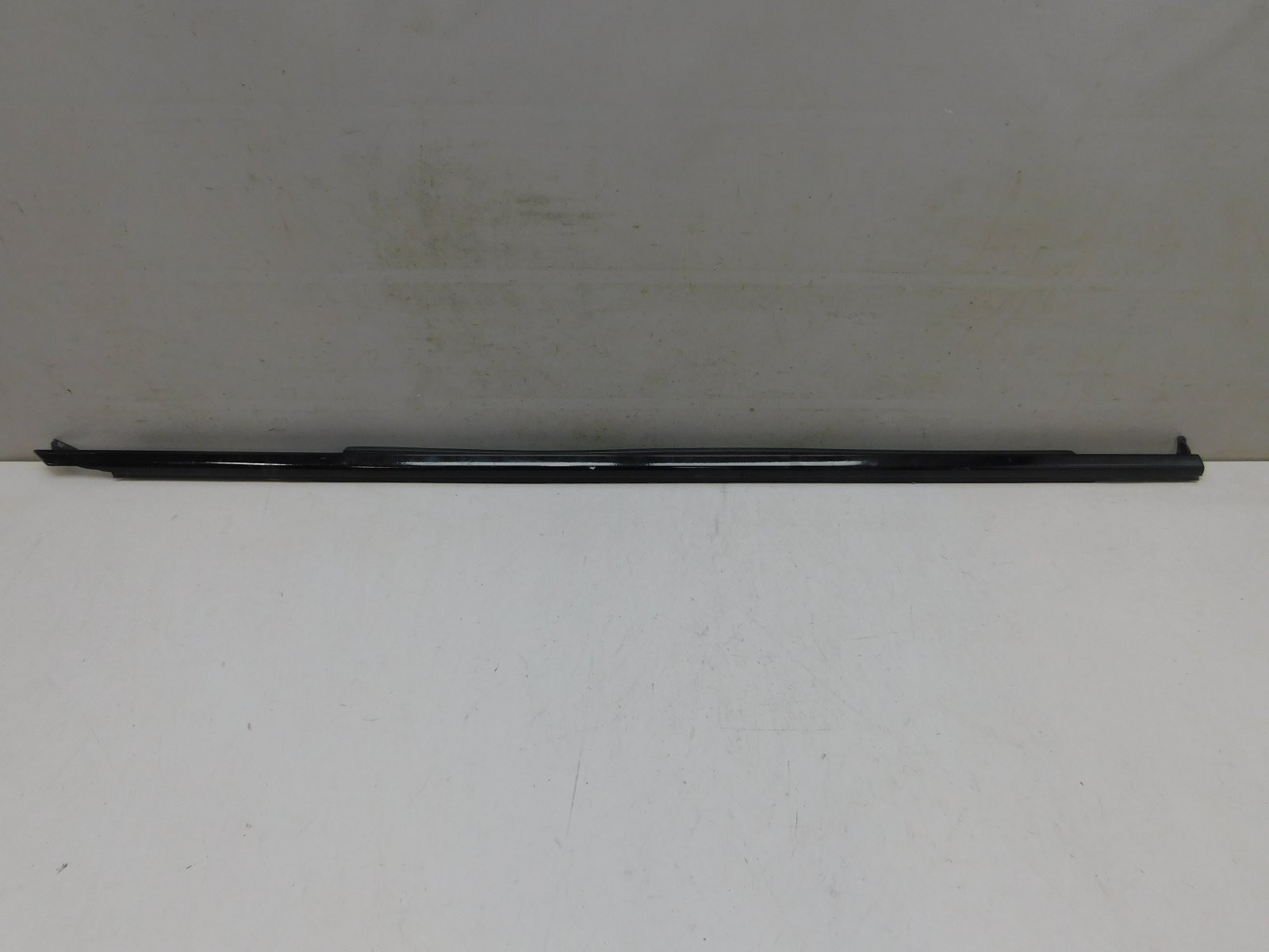 Накладка стекла переднего правог BMW 5-серия G30 2016>