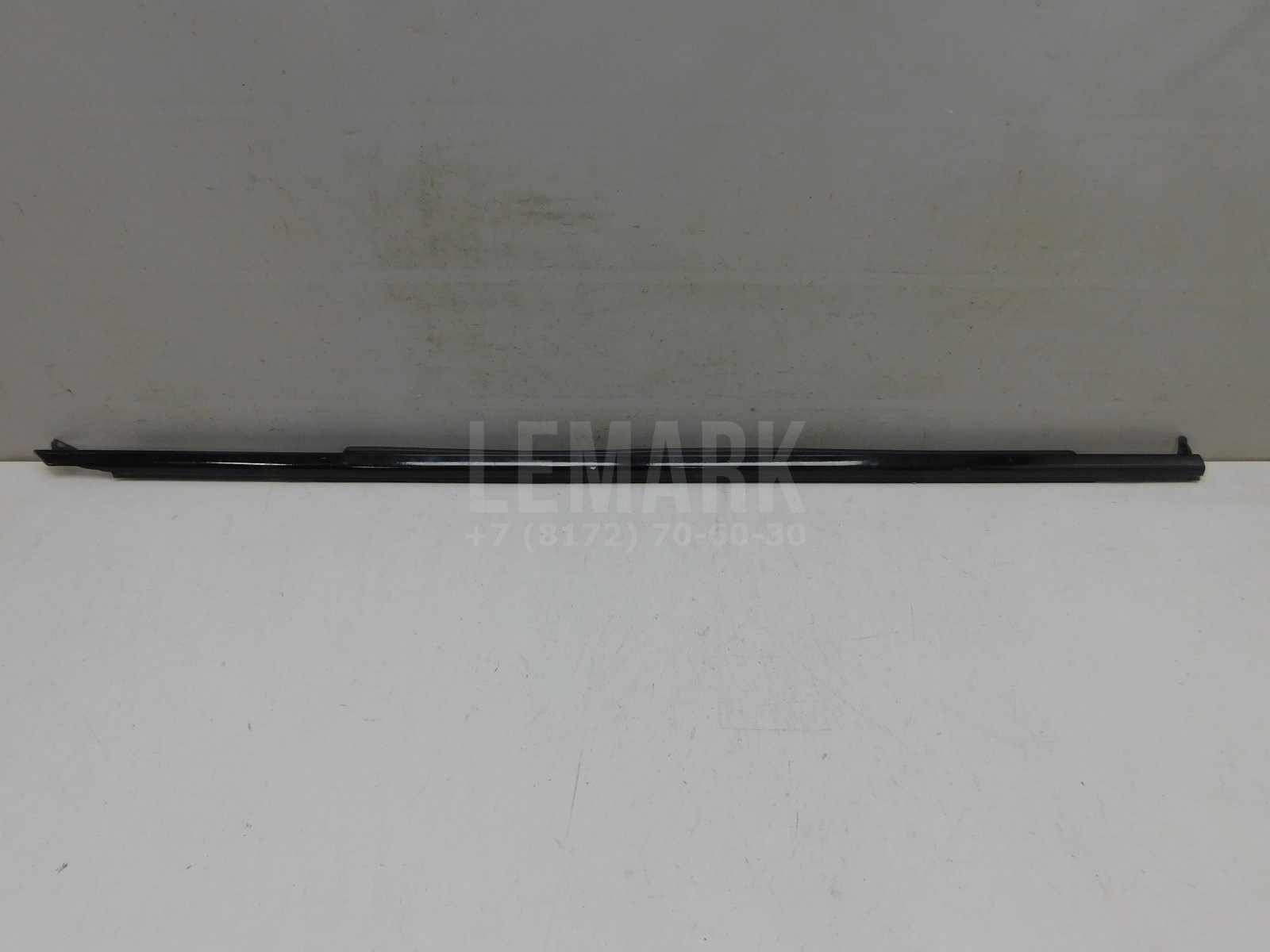 Накладка стекла переднего правог BMW 5-серия G30 2016> 51337404026