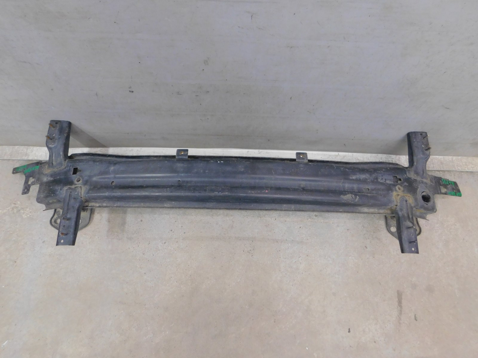 Усилитель переднего бампера Kia Sorento 2009>