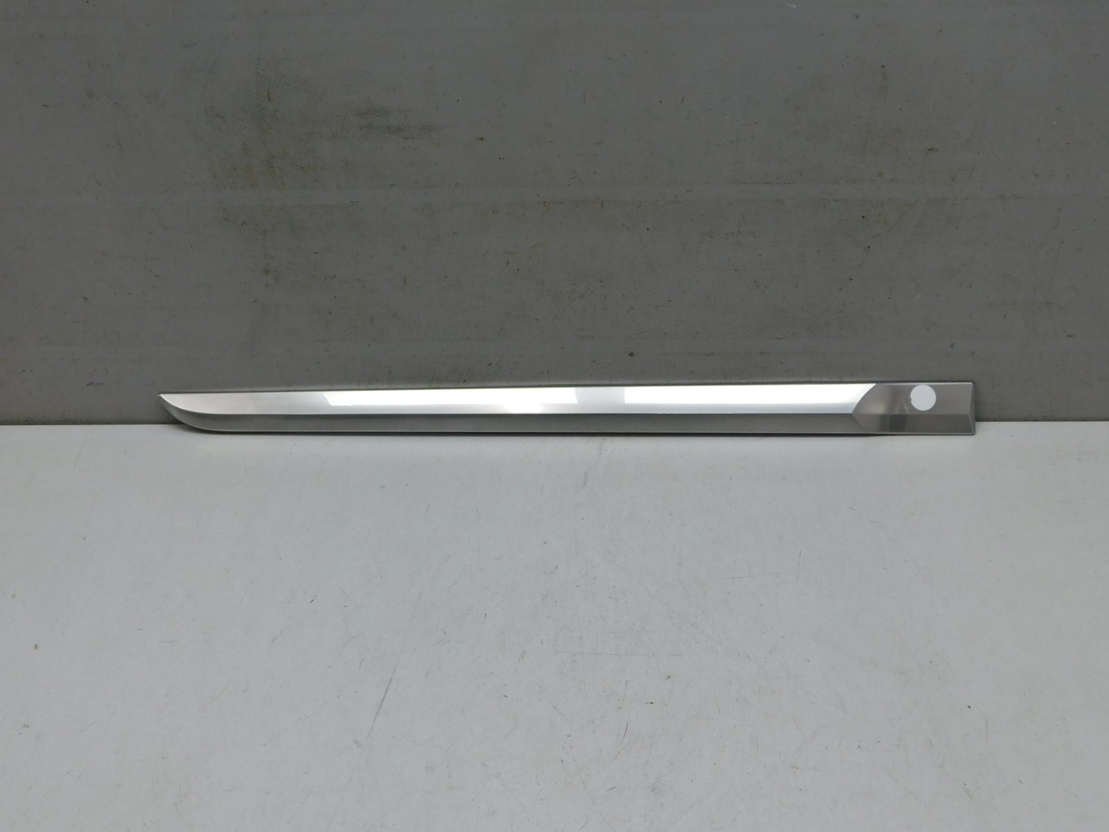 Молдинг двери задней правой Cadillac Escalade IV 2015>