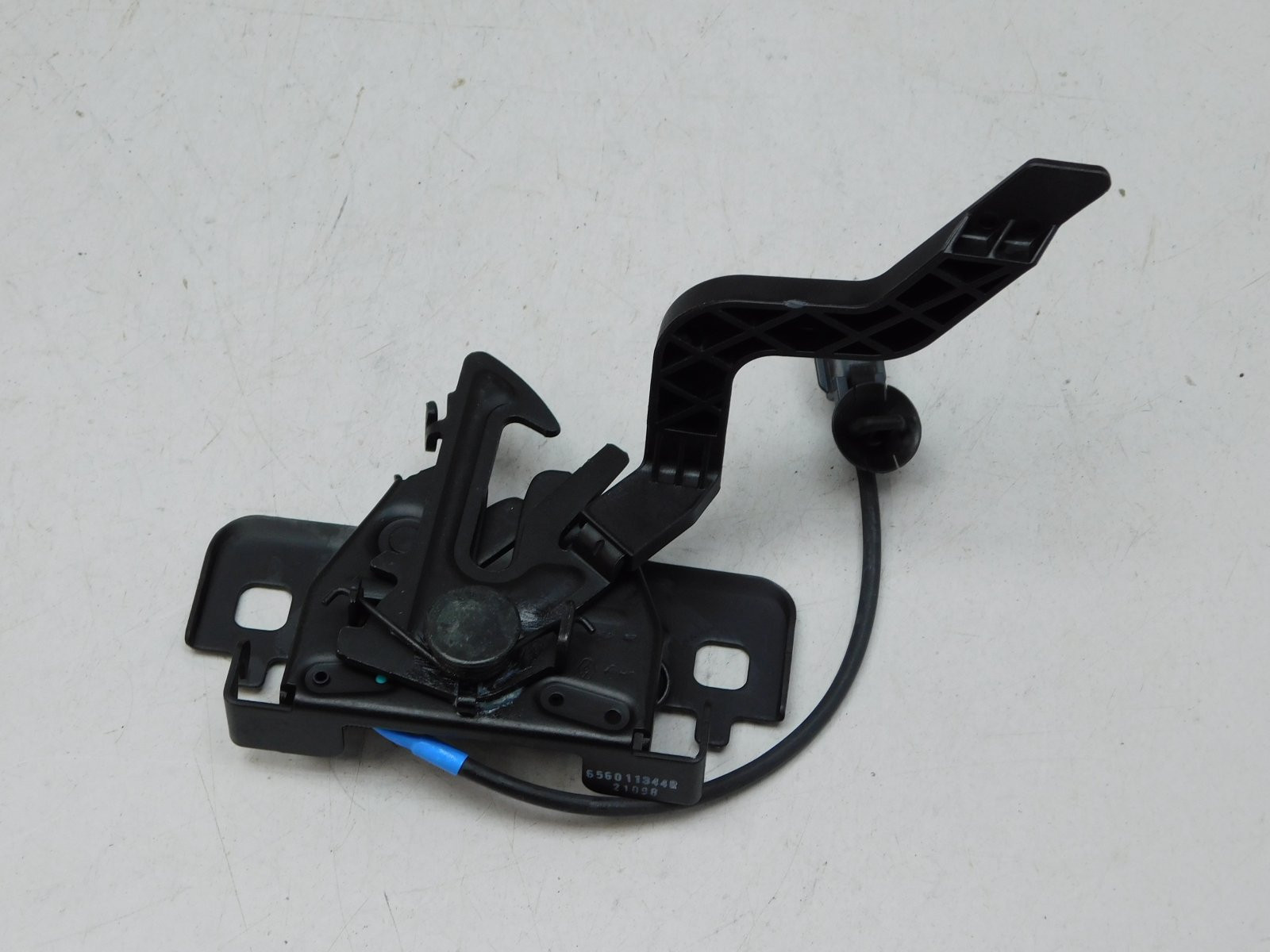 Замок капота Renault Sandero 2014>