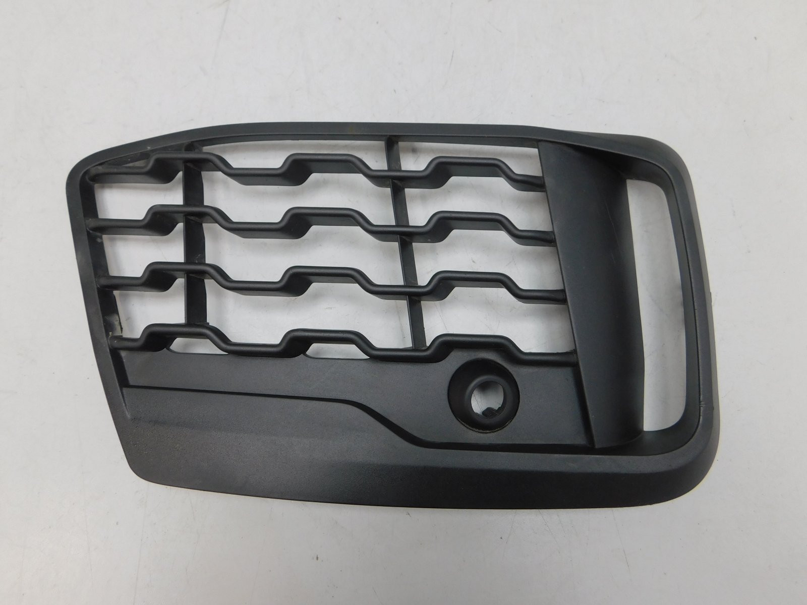 Решетка в бампер правая BMW X1 F48 2015>