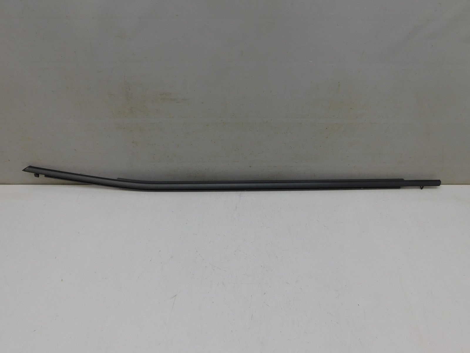 Накладка стекла переднего левого Toyota RAV 4 2019>