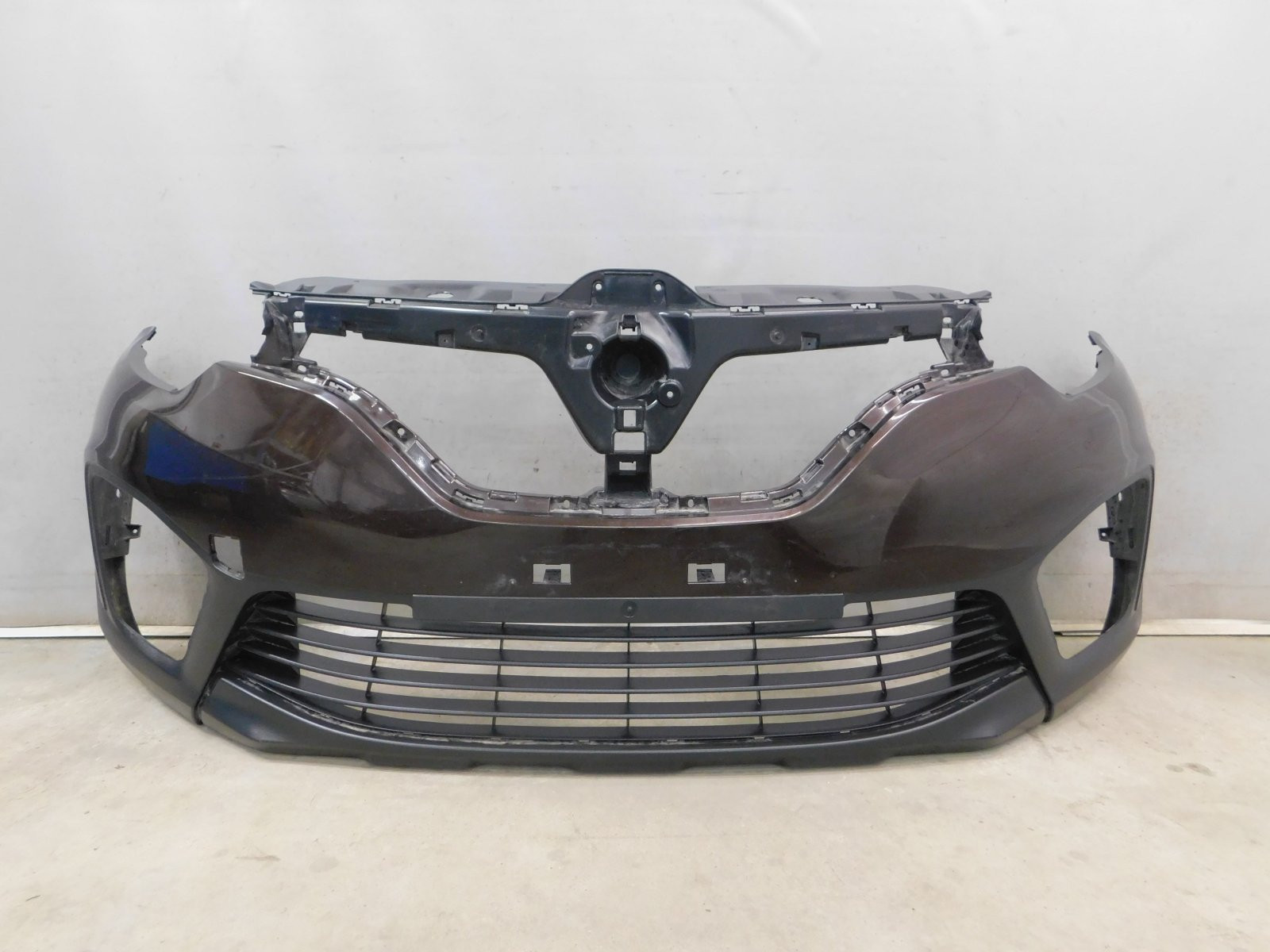 Бампер передний Renault Kaptur 2016>