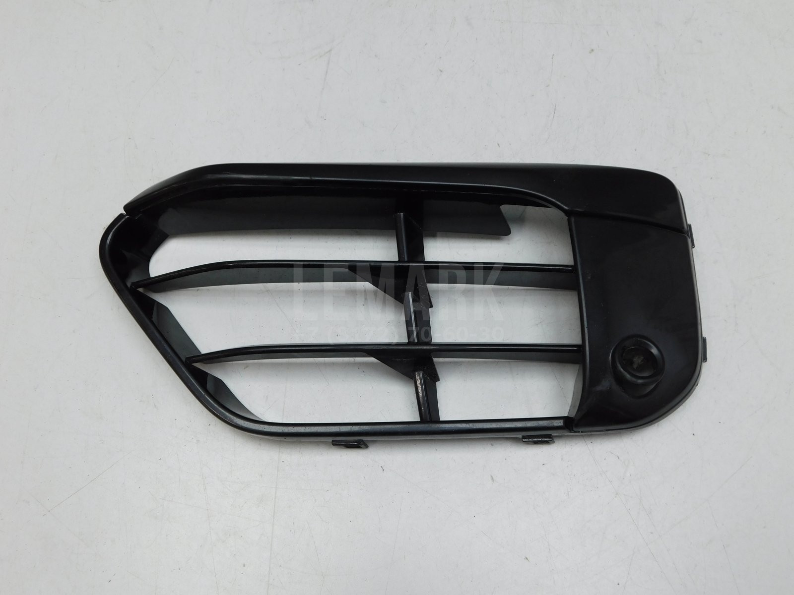 Решетка в бампер левая BMW X1 F48 2015> 51117383355