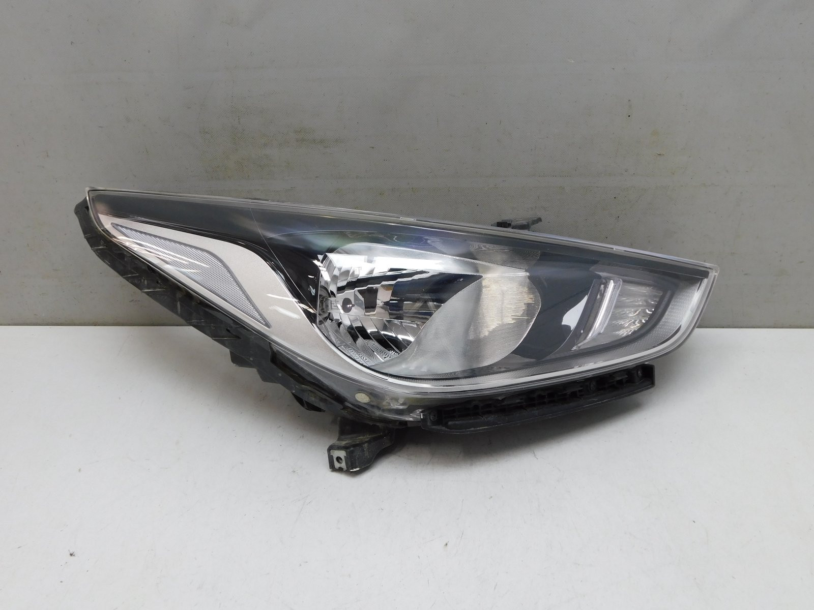 Фара правая Hyundai Solaris 2017>