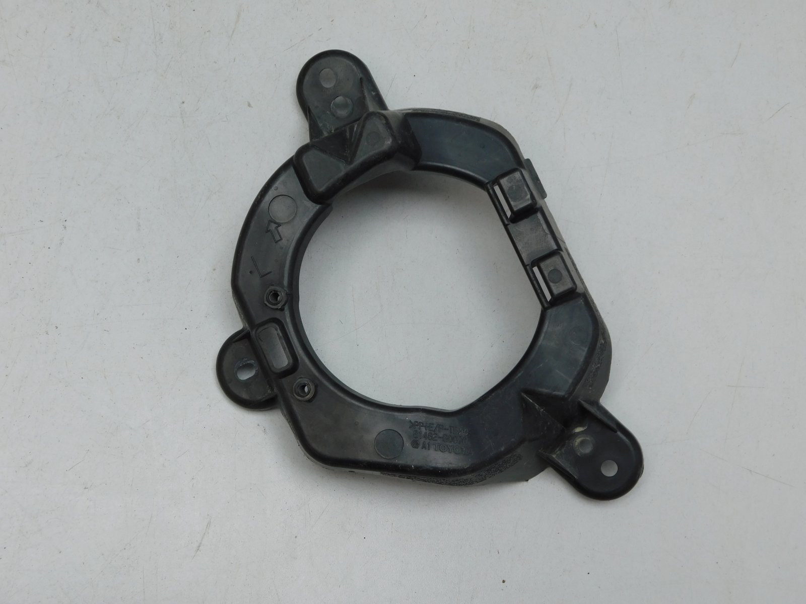 Кронштейн фары противотуманной л Toyota Land Cruiser (200) 2008>