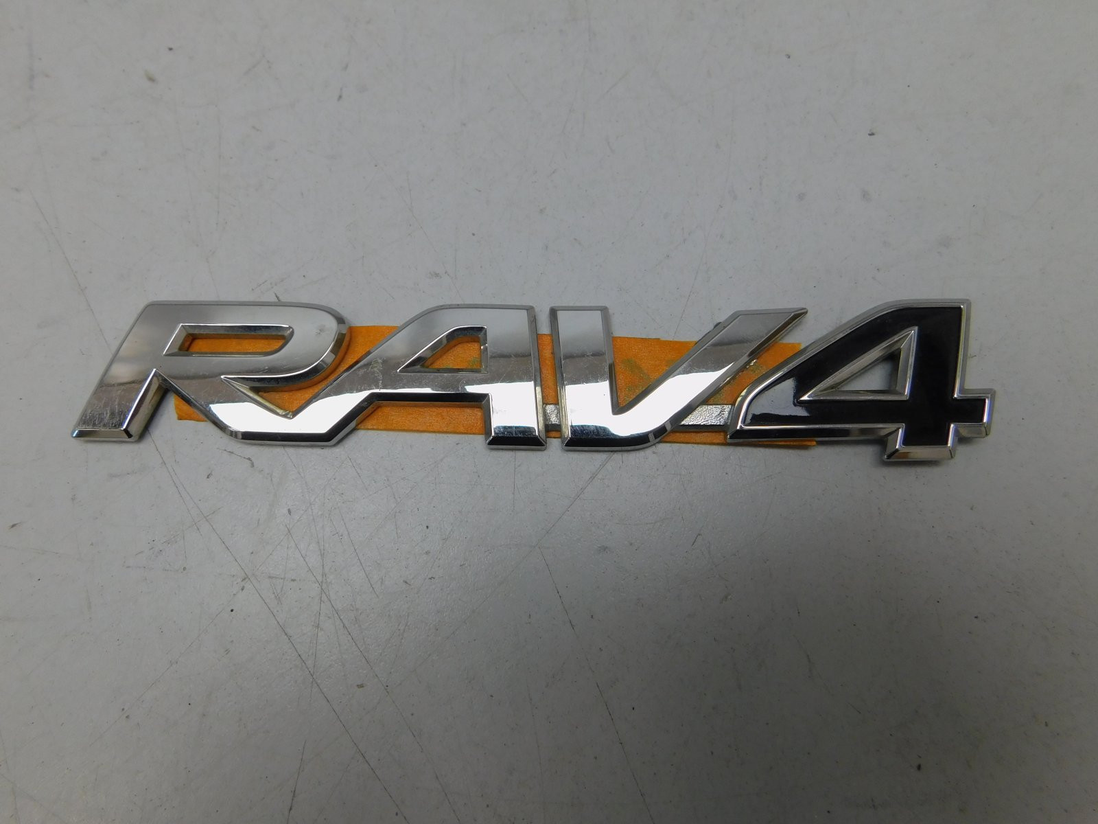 Эмблема Toyota RAV 4 2013-2019