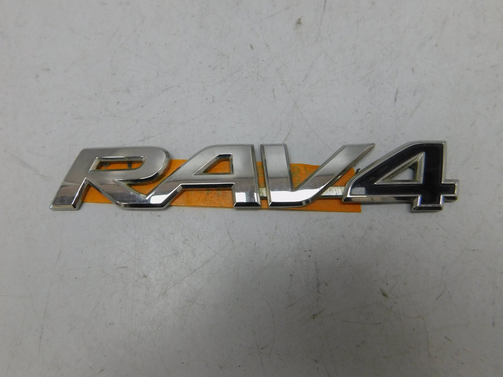 Эмблема Toyota RAV 4 2013-2019