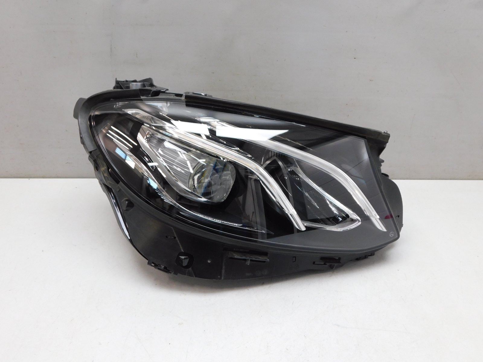 Фара правая Mercedes-Benz E-Klasse W213 2016>