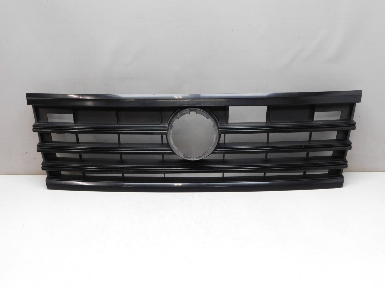 Решетка радиатора Volkswagen Touareg 2018>