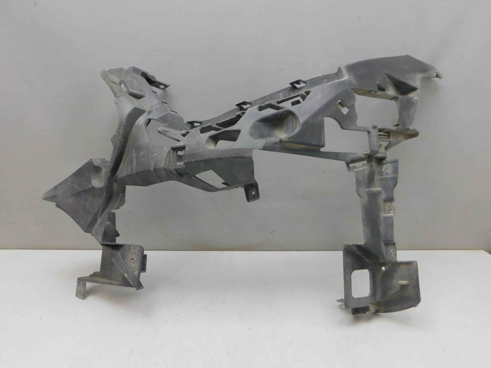 Кронштейн переднего бампера Mercedes-Benz CLS-klasse C257 2018>