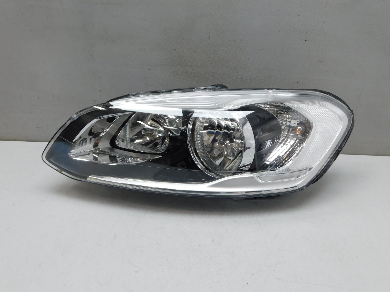 Фара левая Volvo XC60 2008-2017