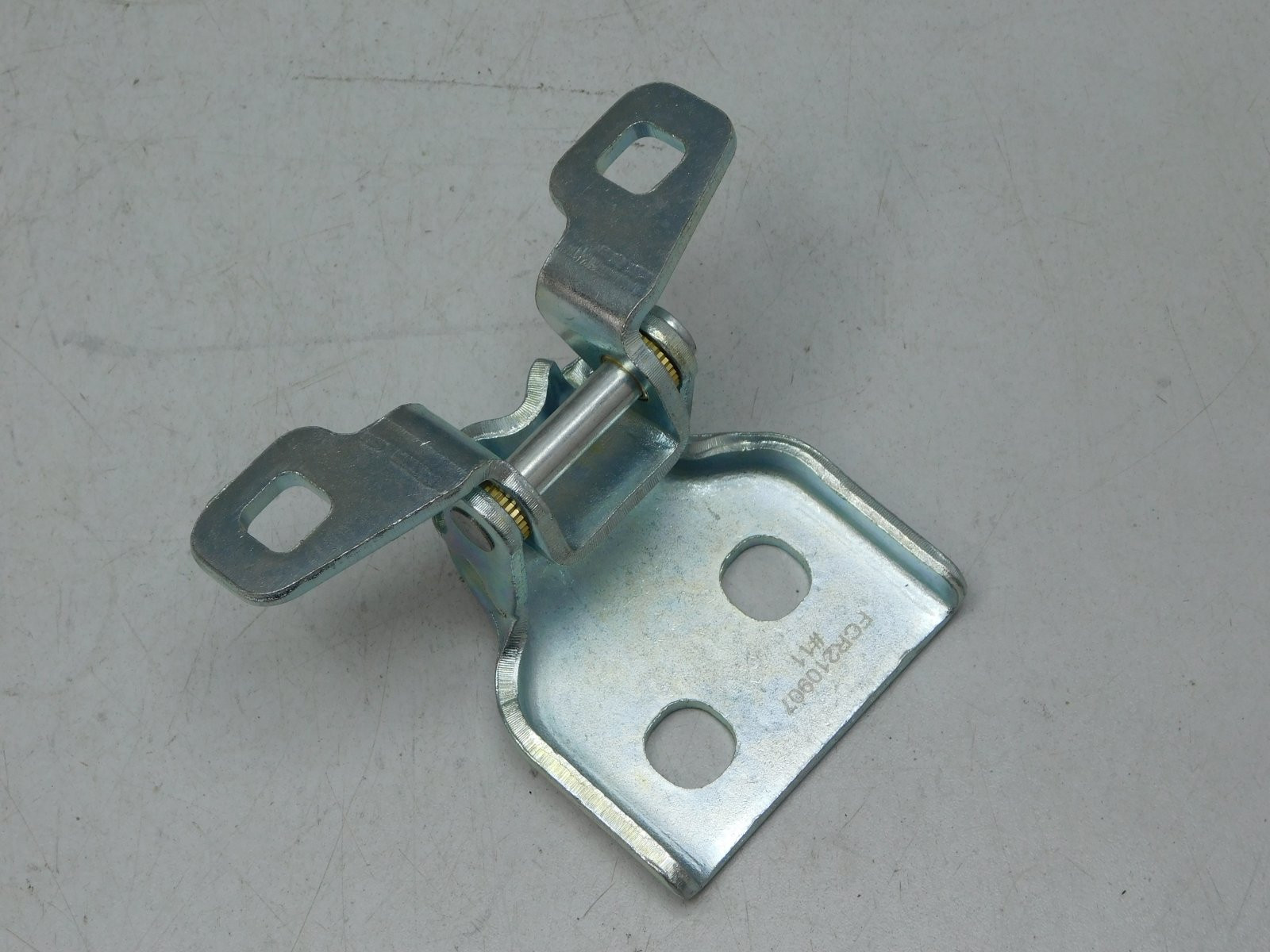 Петля двери Renault Sandero 2014>