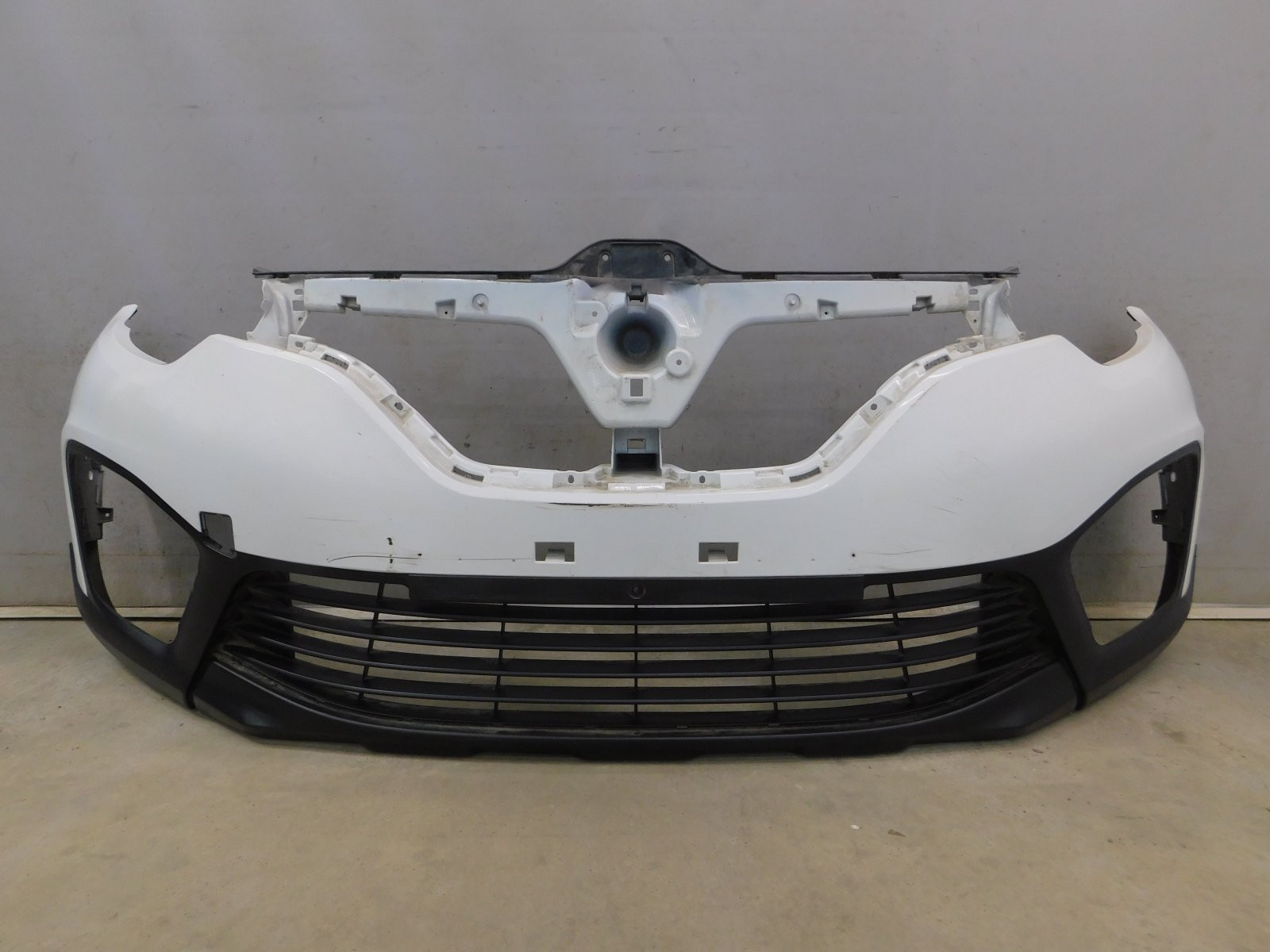 Бампер передний Renault Kaptur 2016>