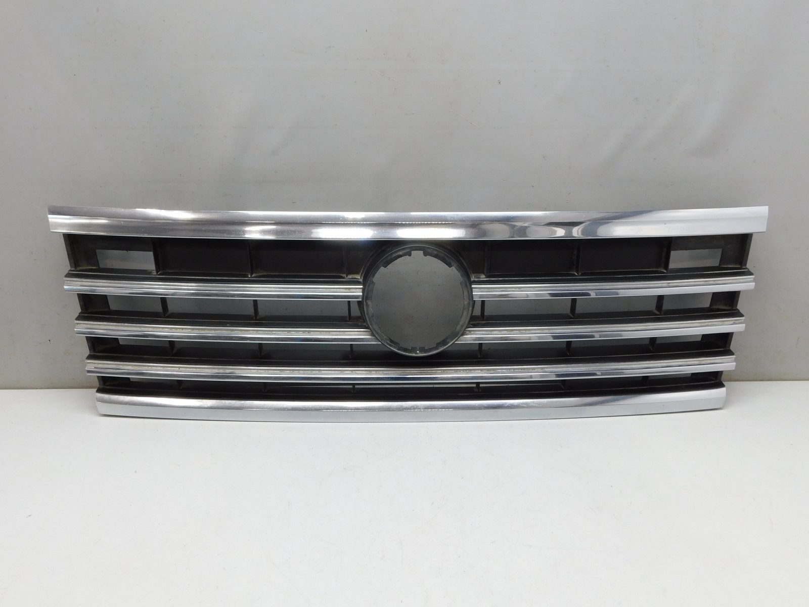 Решетка радиатора Volkswagen Touareg 2018>