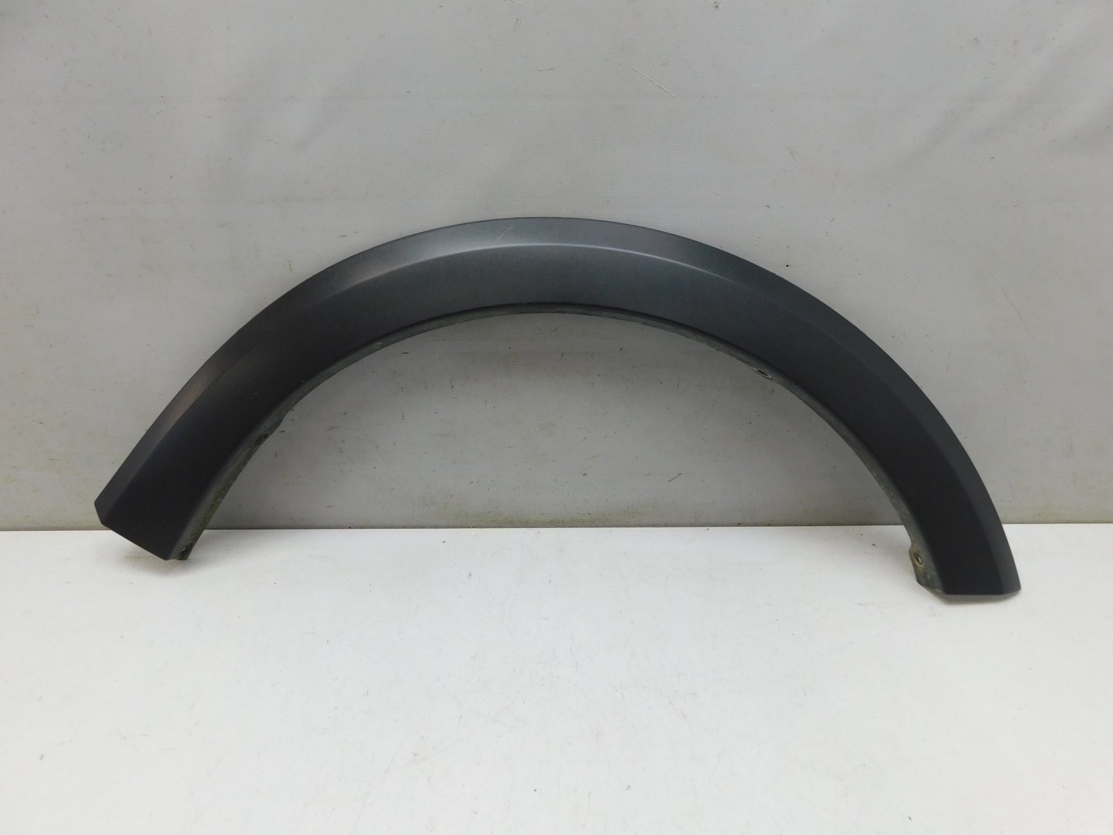 Накладка крыла переднего правого Renault Sandero 2014>