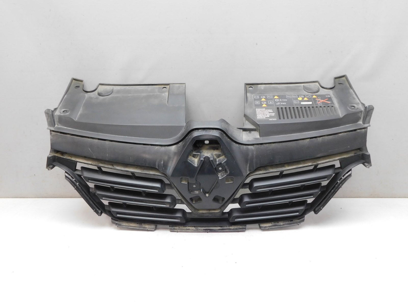 Решетка радиатора Renault Logan II 2014>