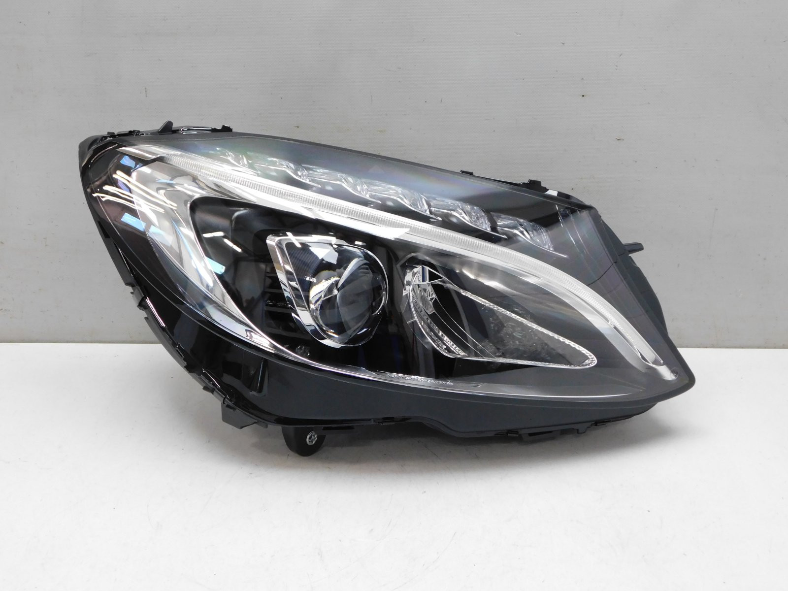 Фара правая Mercedes-Benz C-Klasse W205 2013>