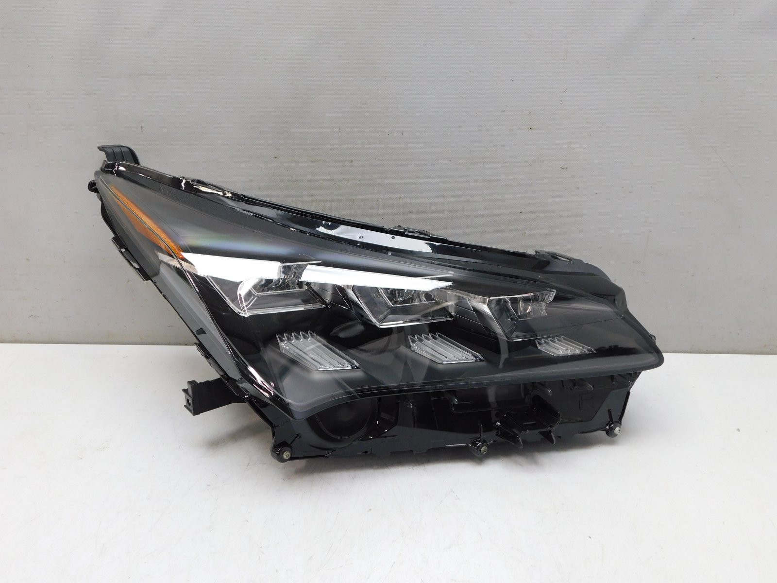 Фара правая Lexus NX 200 2014>