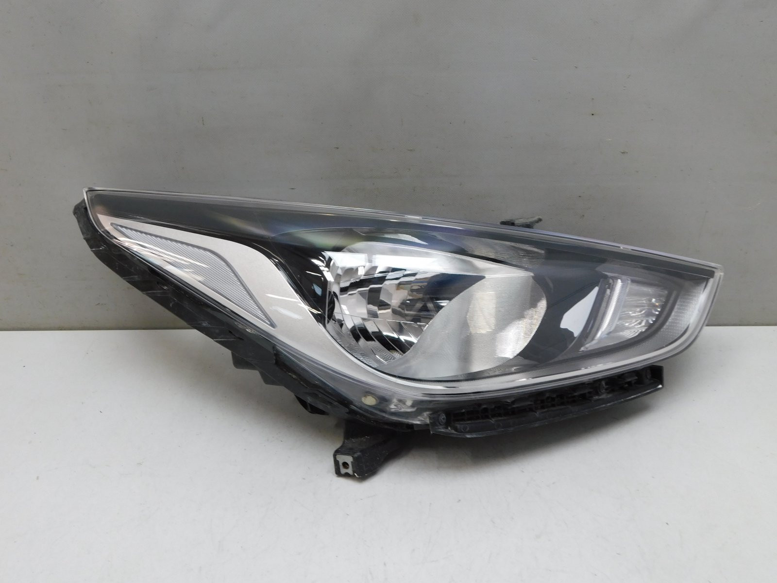 Фара правая Hyundai Solaris 2017>