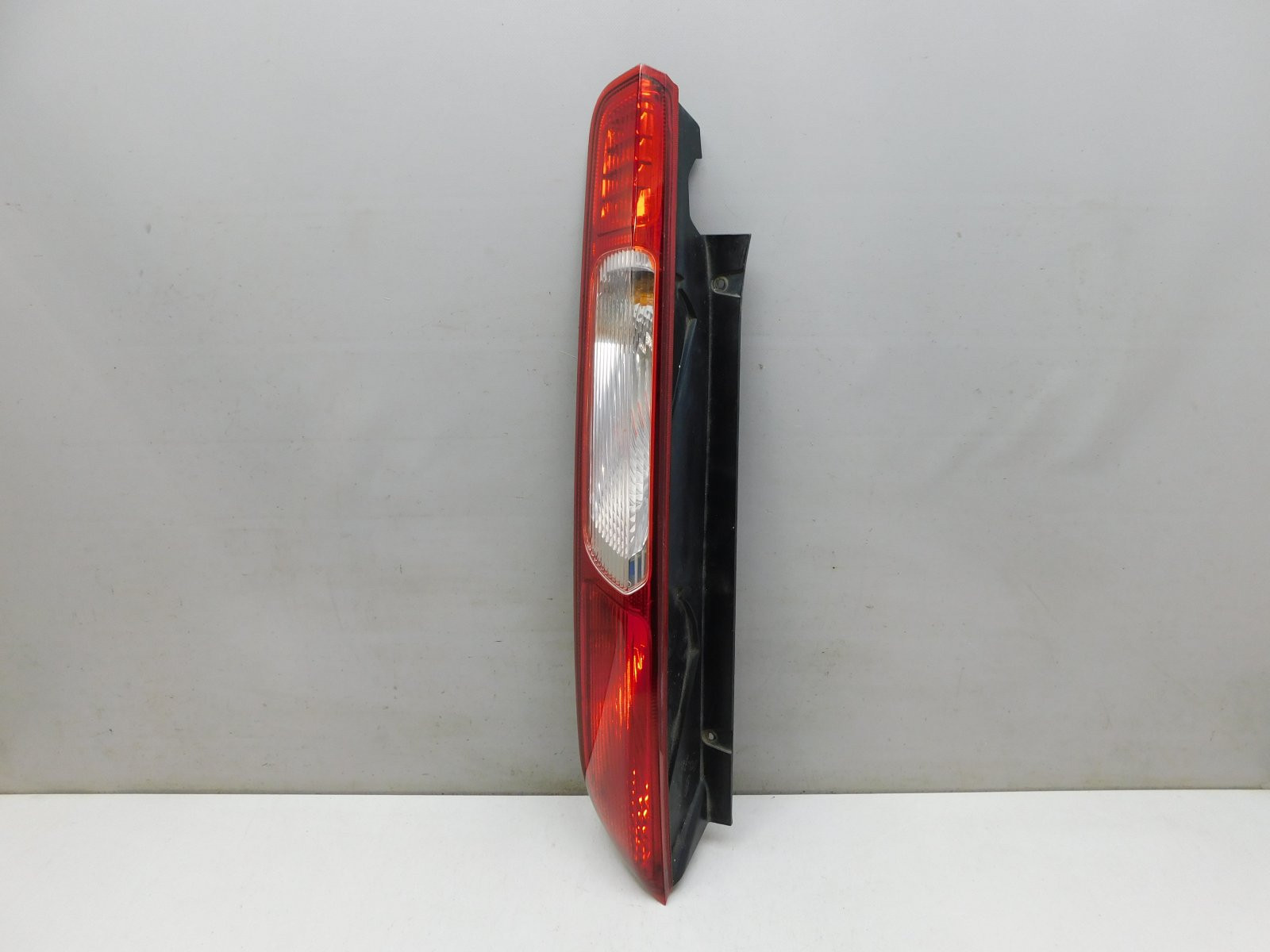 Фонарь задний левый Ford Focus II 2005-2008