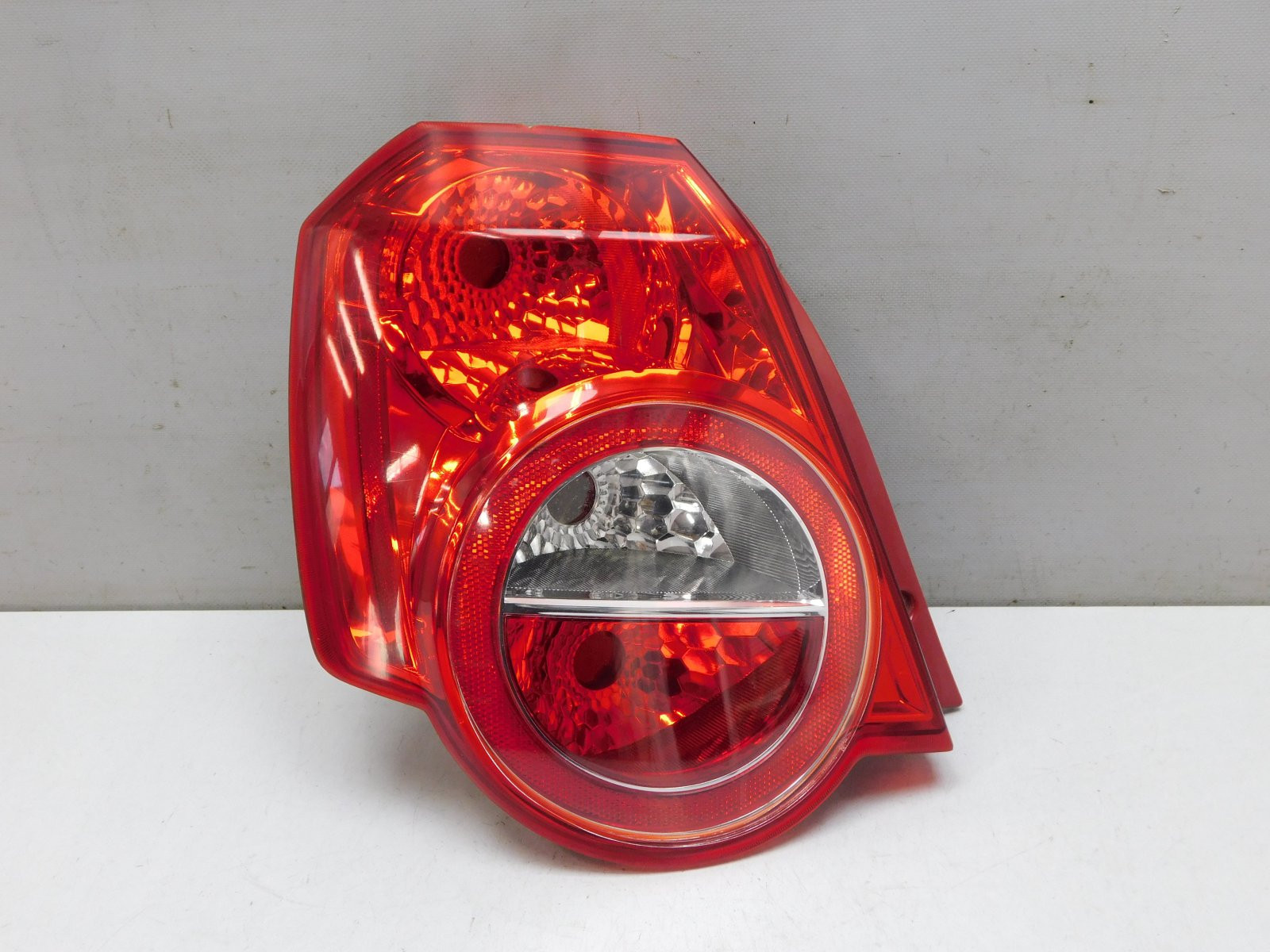 Фонарь задний левый Chevrolet Aveo Hatchback 2008>