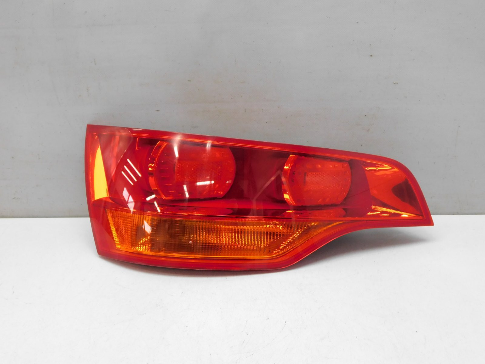 Фонарь задний левый Audi Q7 [4L] 2005-2015