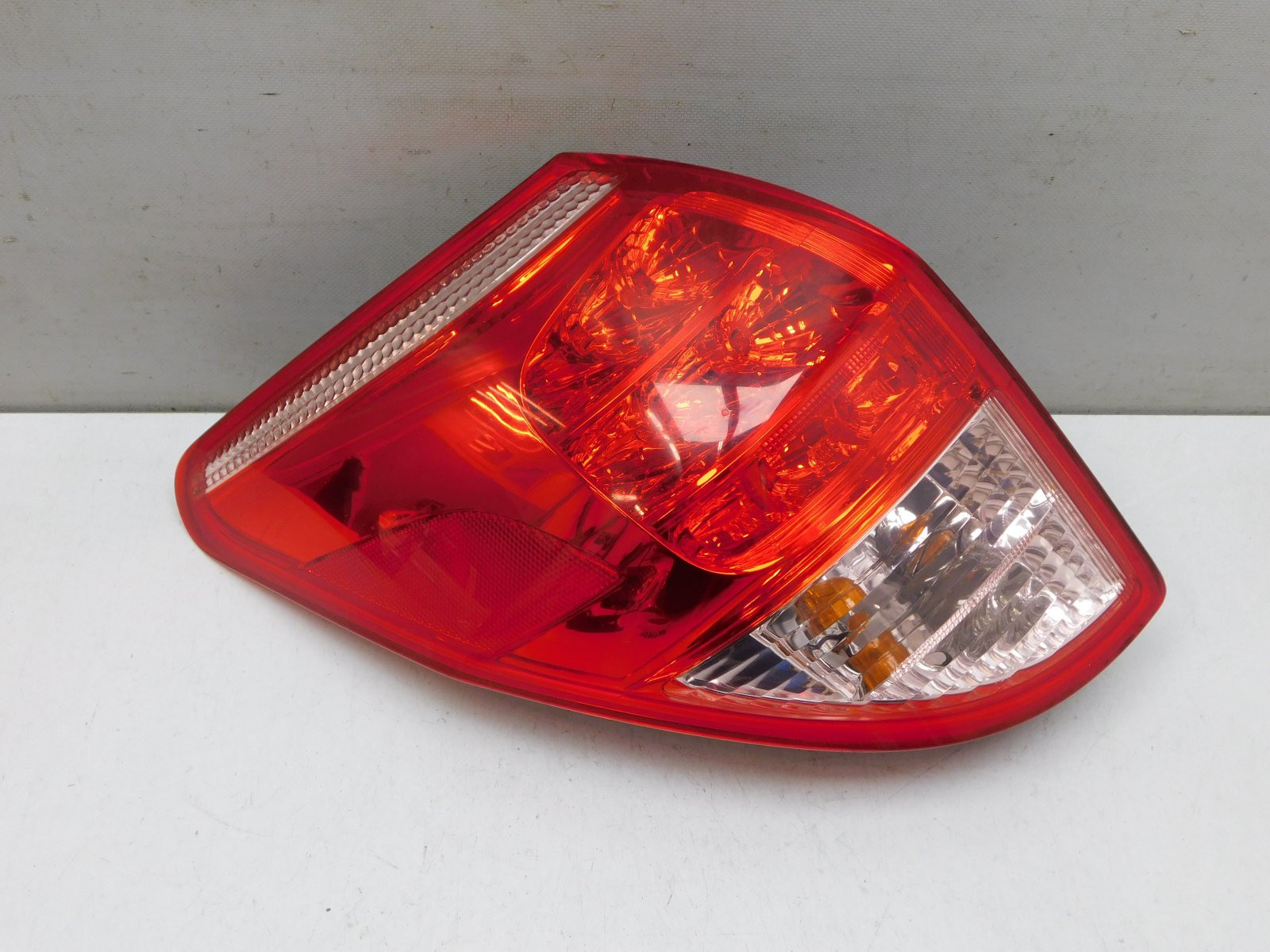 Фонарь задний левый Toyota RAV 4 2006-2013
