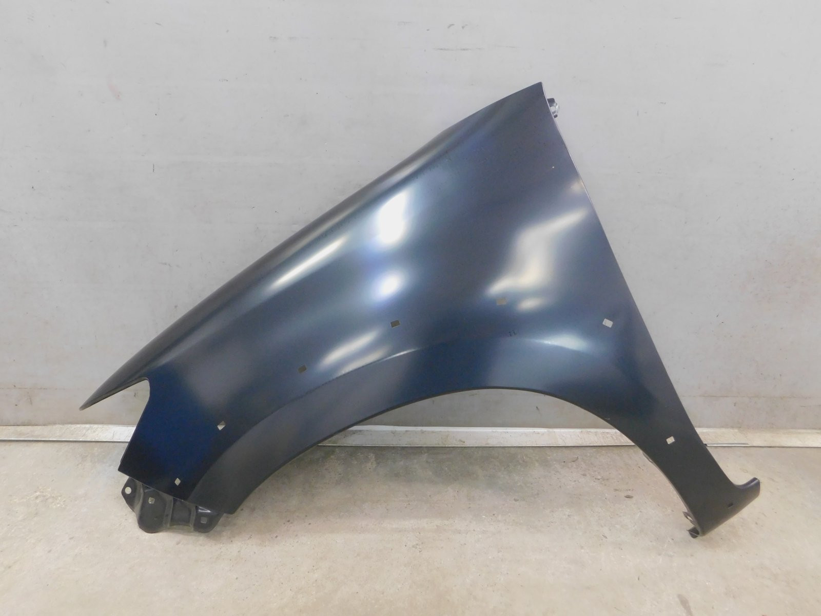 Крыло переднее левое Toyota Hilux 2005-2015