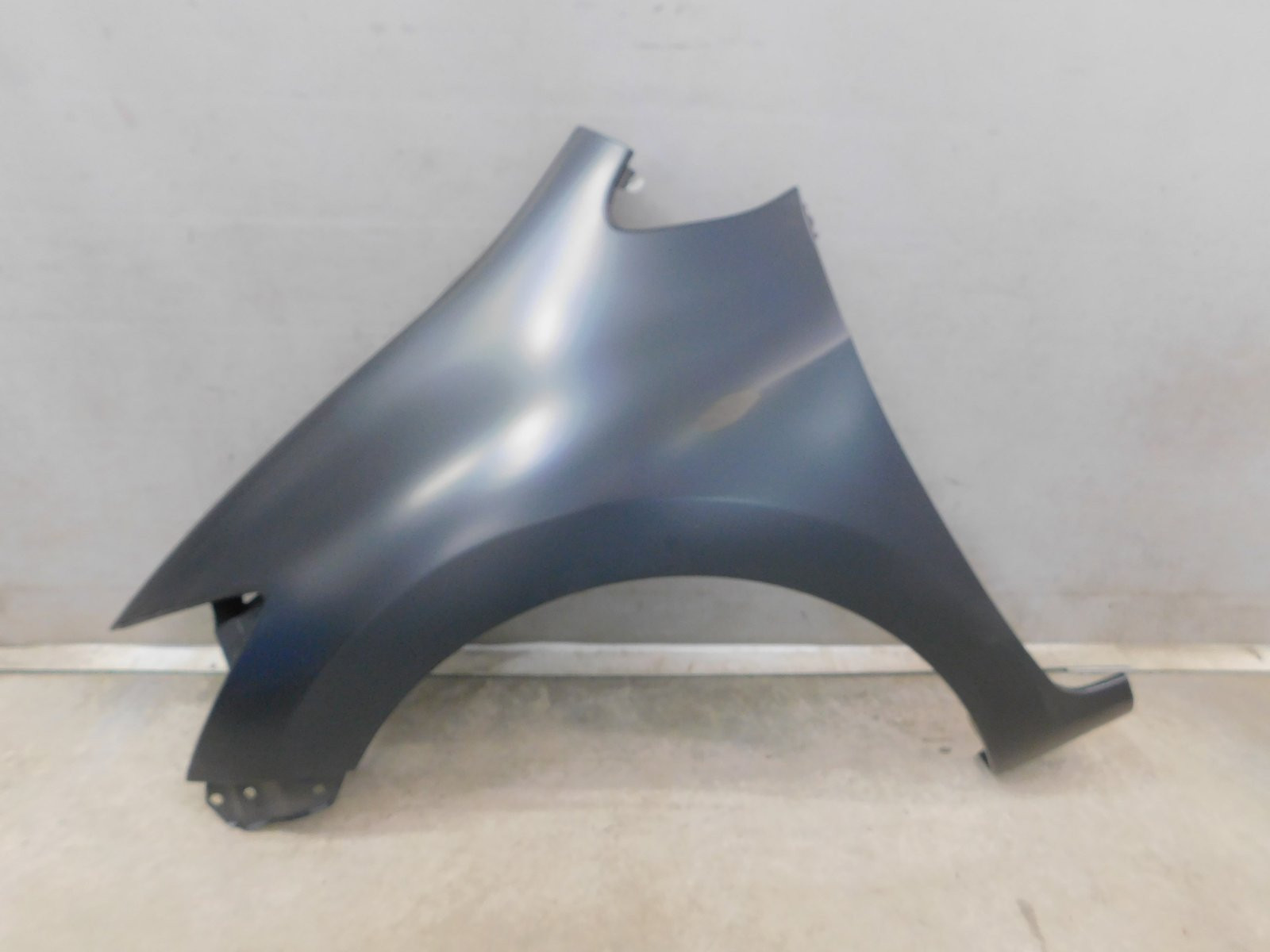 Крыло переднее левое Toyota Auris E15 2006-2012