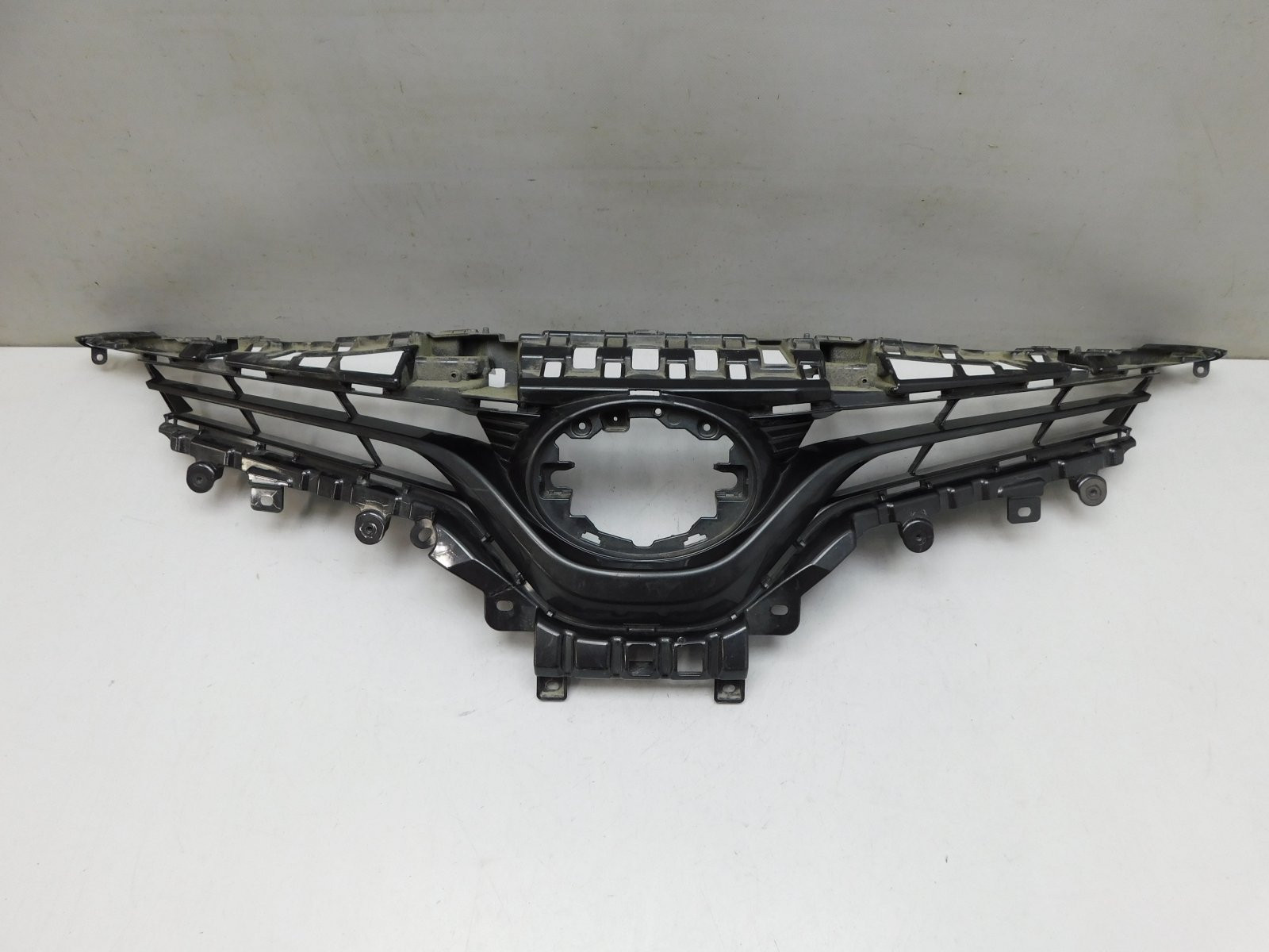 Решетка радиатора Toyota Camry V70 2017>