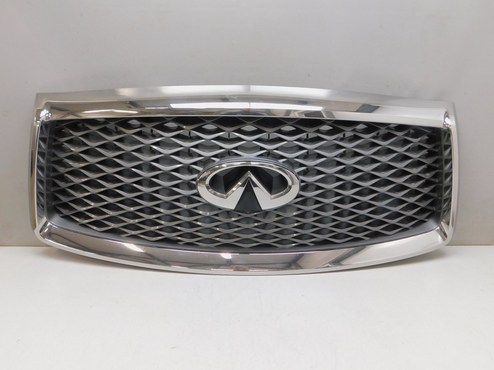 Решетка радиатора Infiniti QX56/QX80 (Z62) 2010>