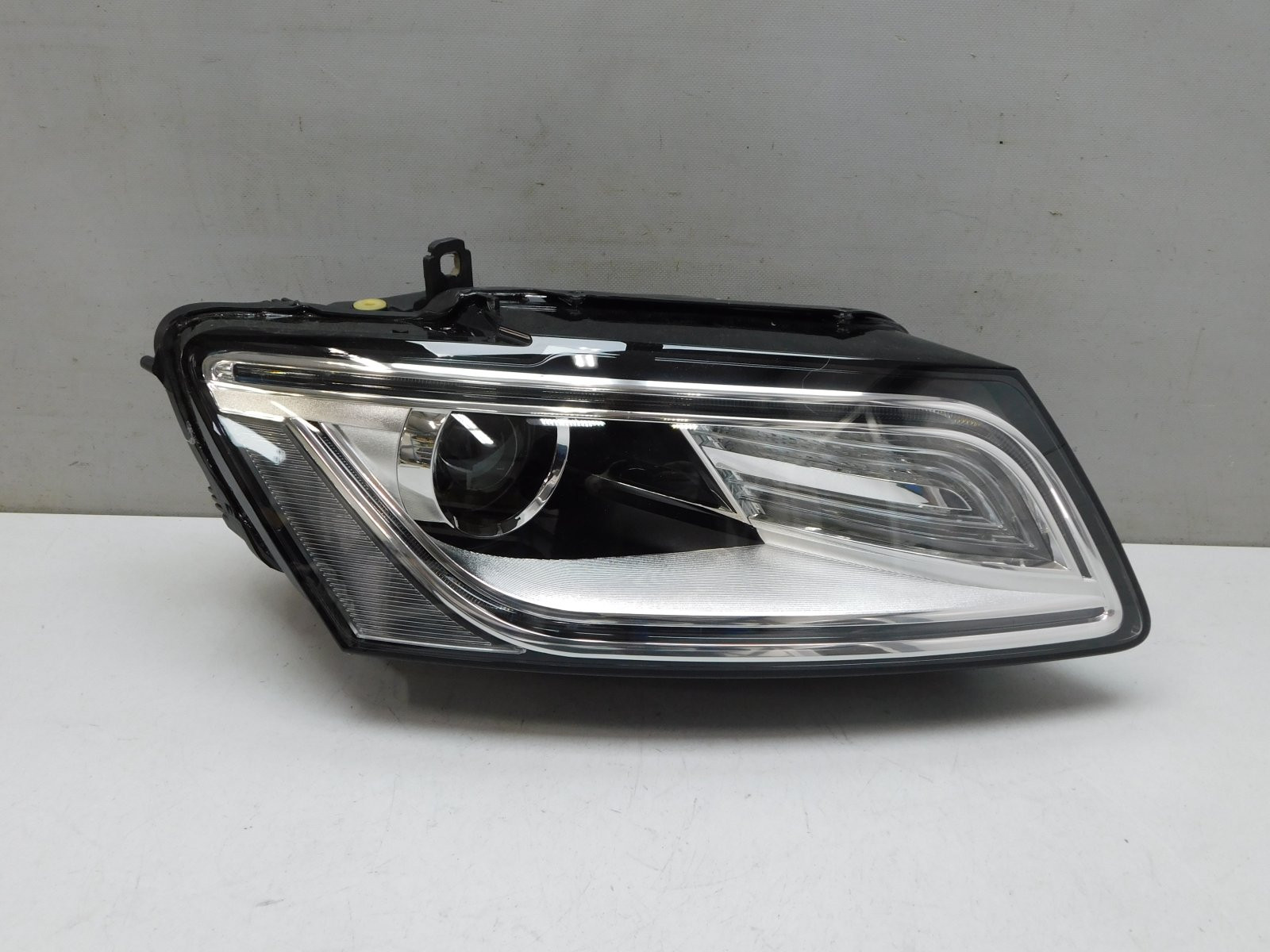 Фара правая Audi Q5 2008-2017