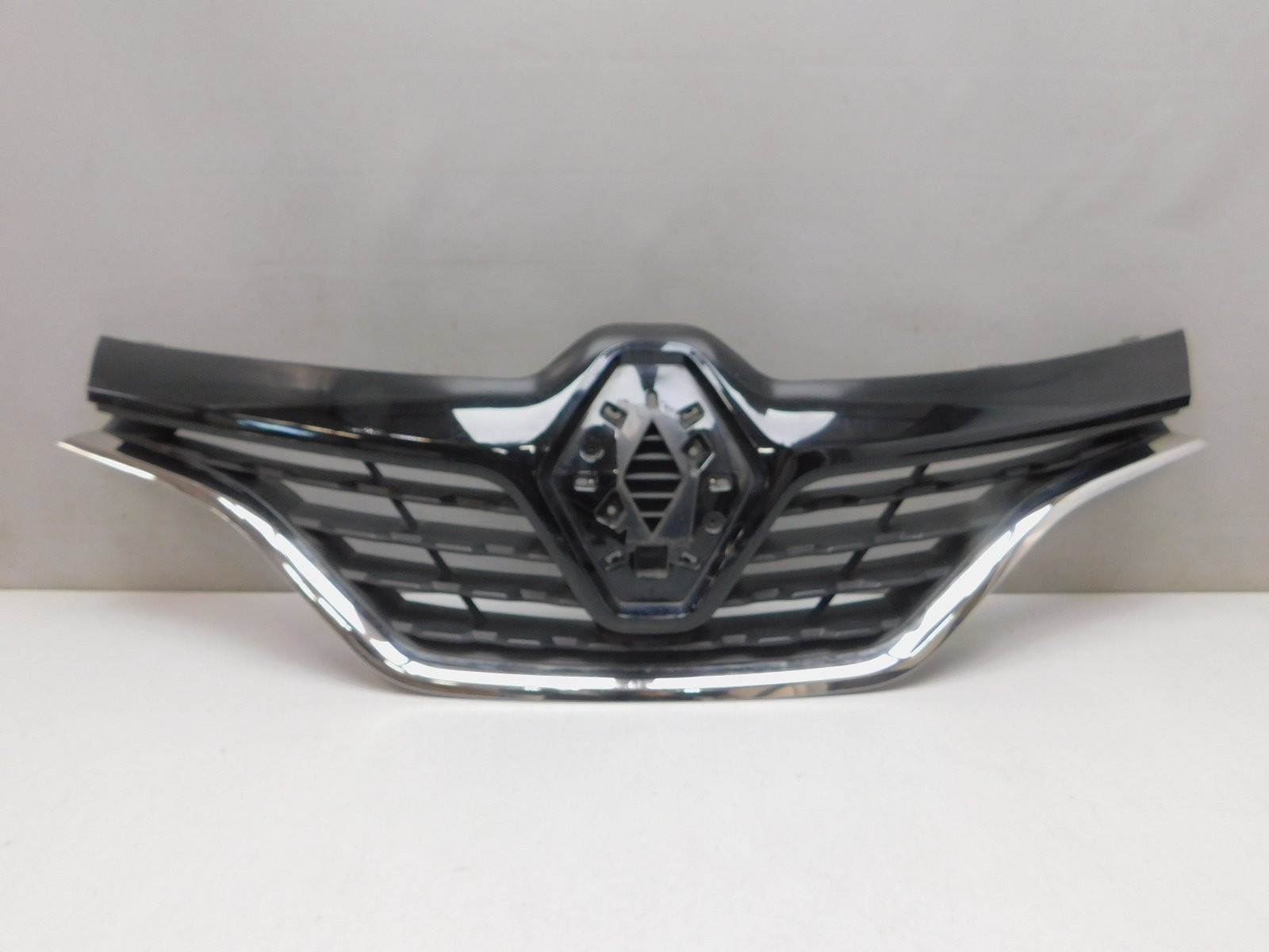 Решетка радиатора Renault Kaptur 2016>