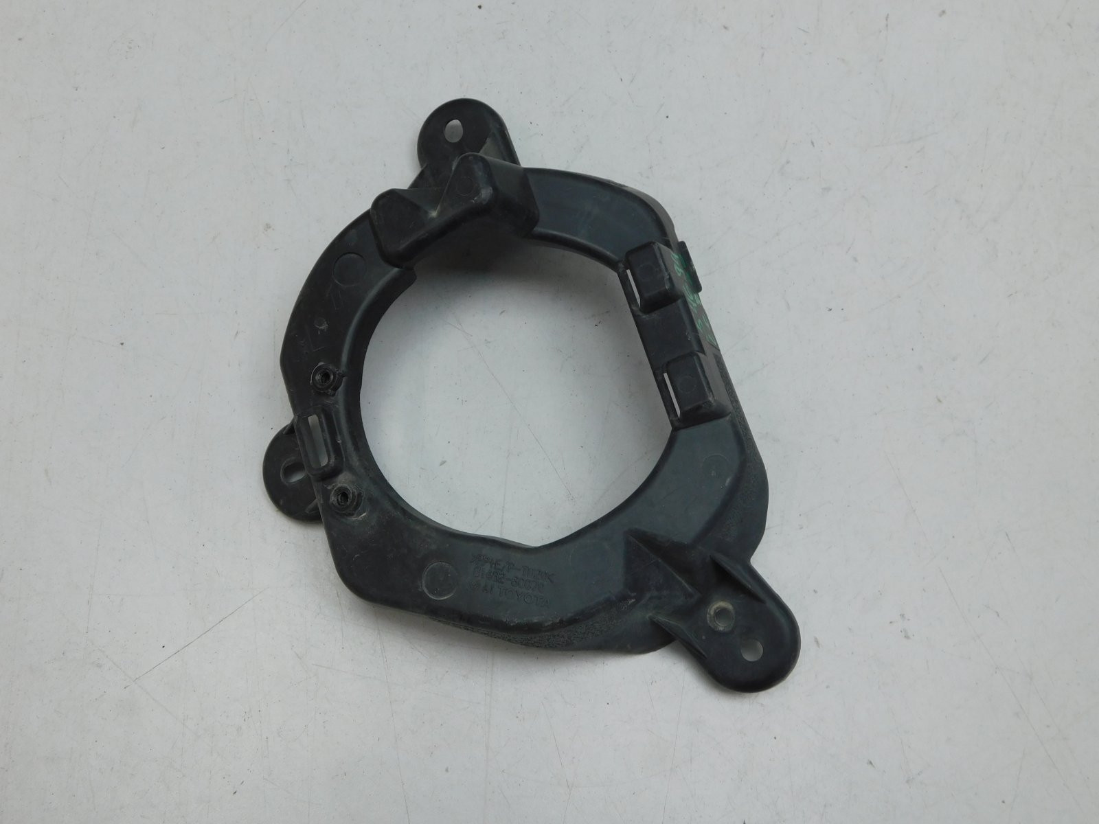 Кронштейн фары противотуманной л Toyota Land Cruiser (200) 2008>