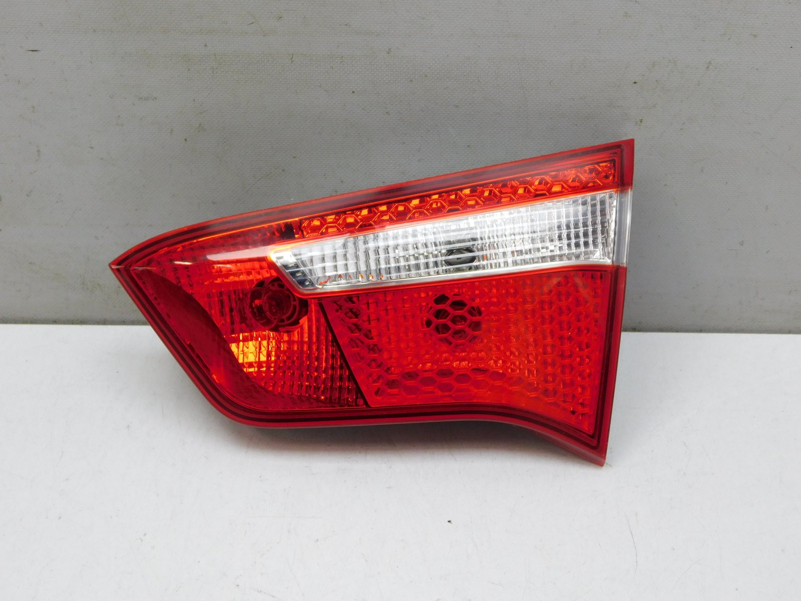 Фонарь задний внутренний правый Kia Rio 2011>