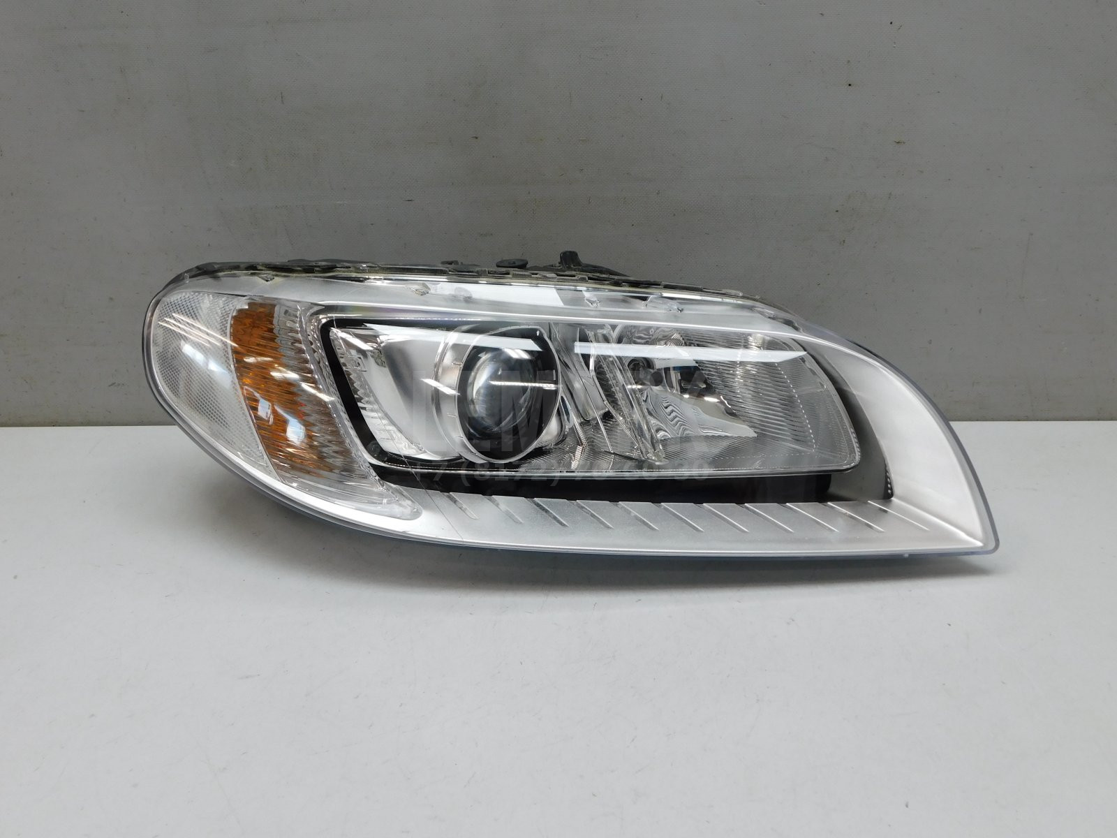 Фара правая Volvo XC70 Cross Country 2007-2016 31420014