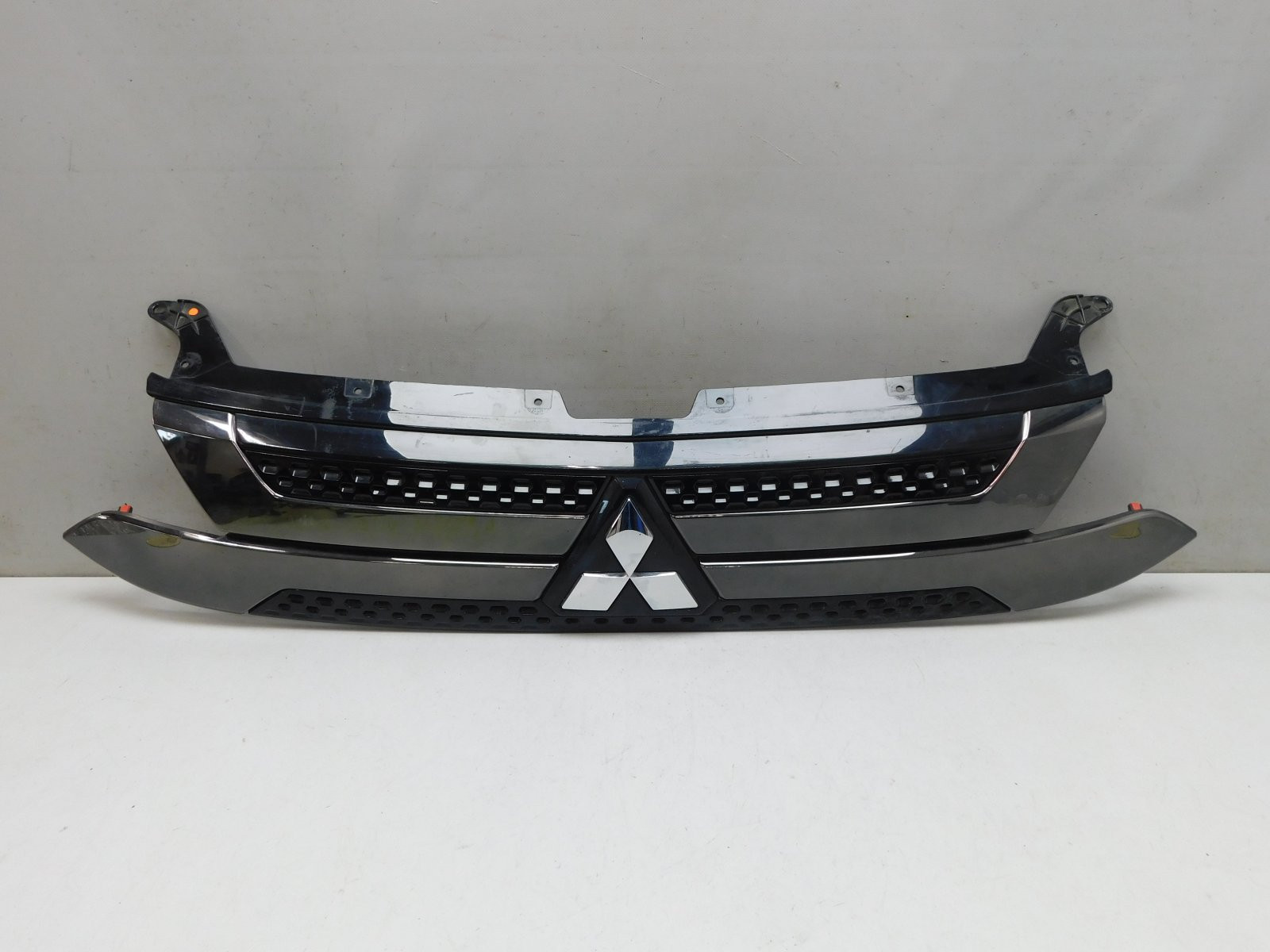 Решетка радиатора Mitsubishi Outlander 2012>