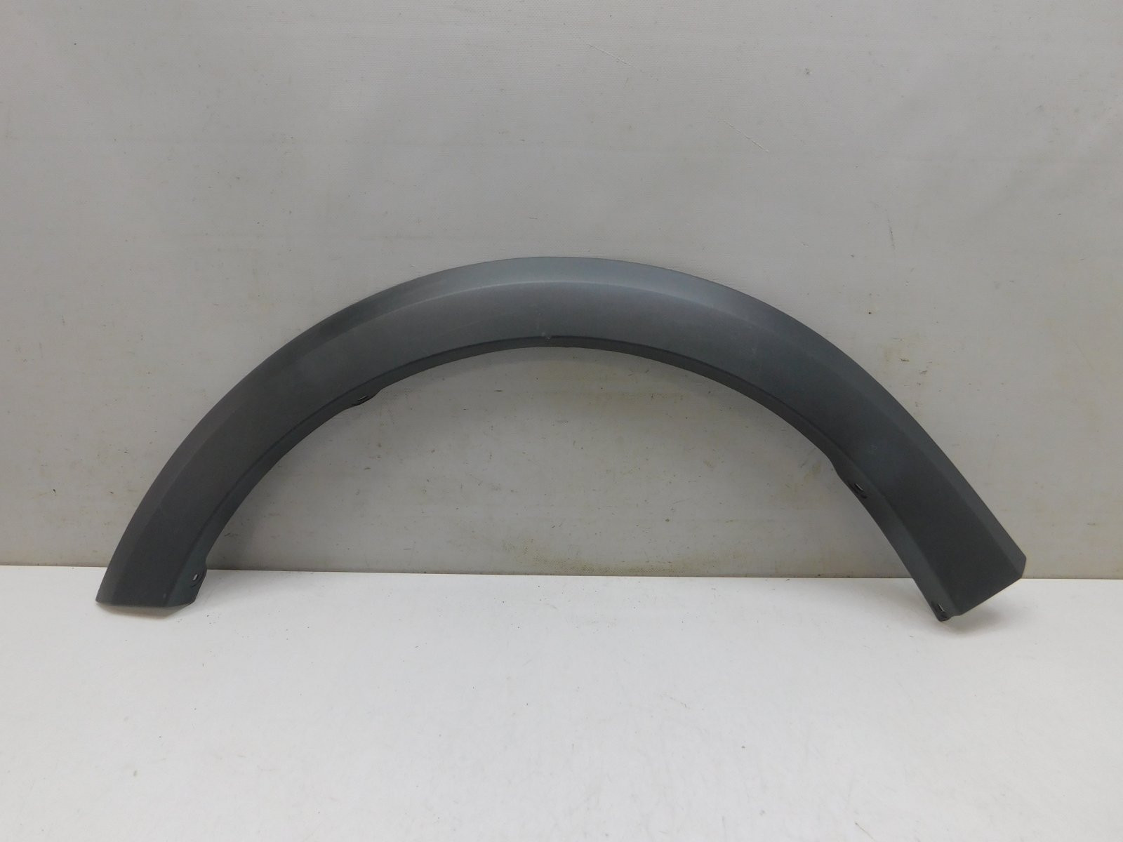 Накладка крыла переднего левого Renault Sandero 2014>