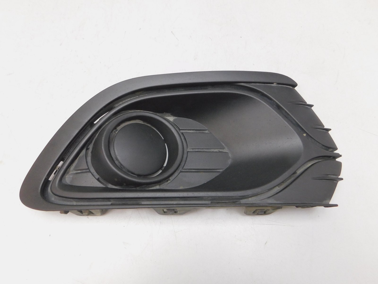 Решетка в бампер правая Renault Logan II 2014>