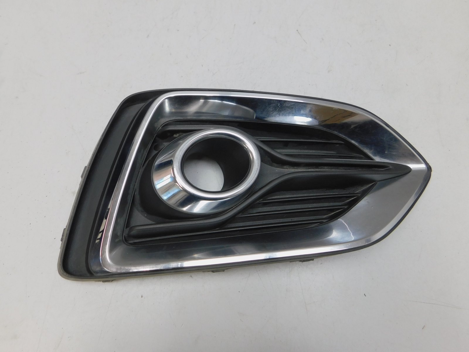 Решетка в бампер правая Hyundai Solaris 2017>