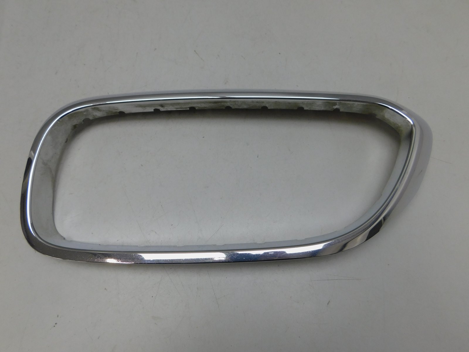 Молдинг решетки радиатора BMW 5-серия G30 2016>